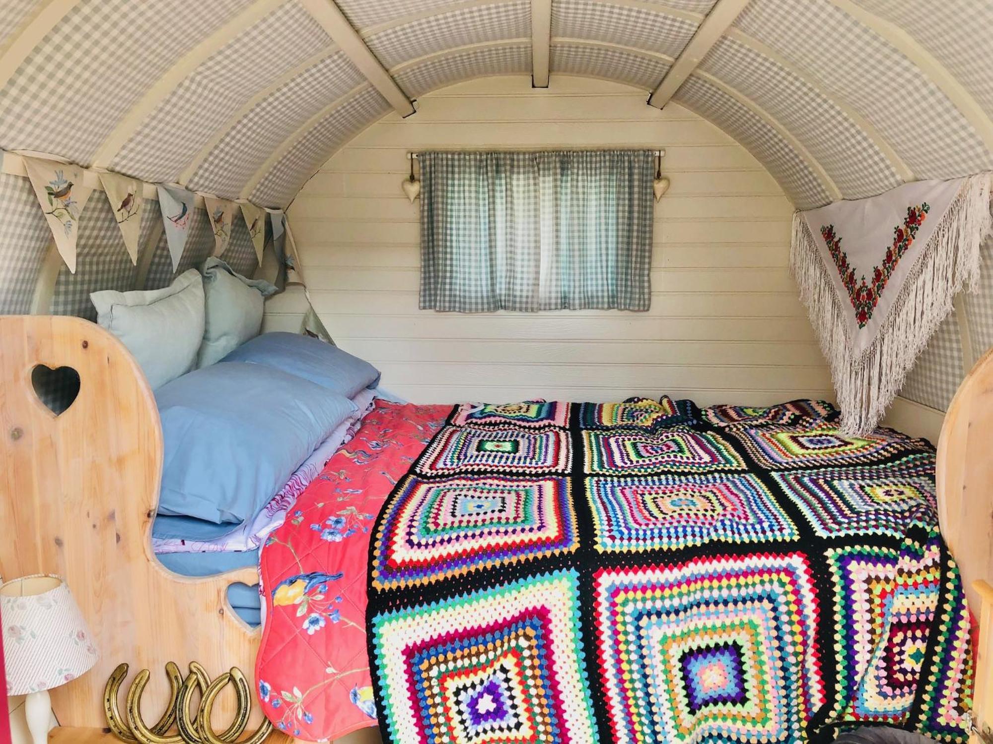 Bowtop Wagon At Lettoch Farm Keith Bagian luar foto